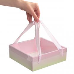 Коробка с ручками из ленты 21*21*7 см Зелено-Розовая (фото 1 из 2)